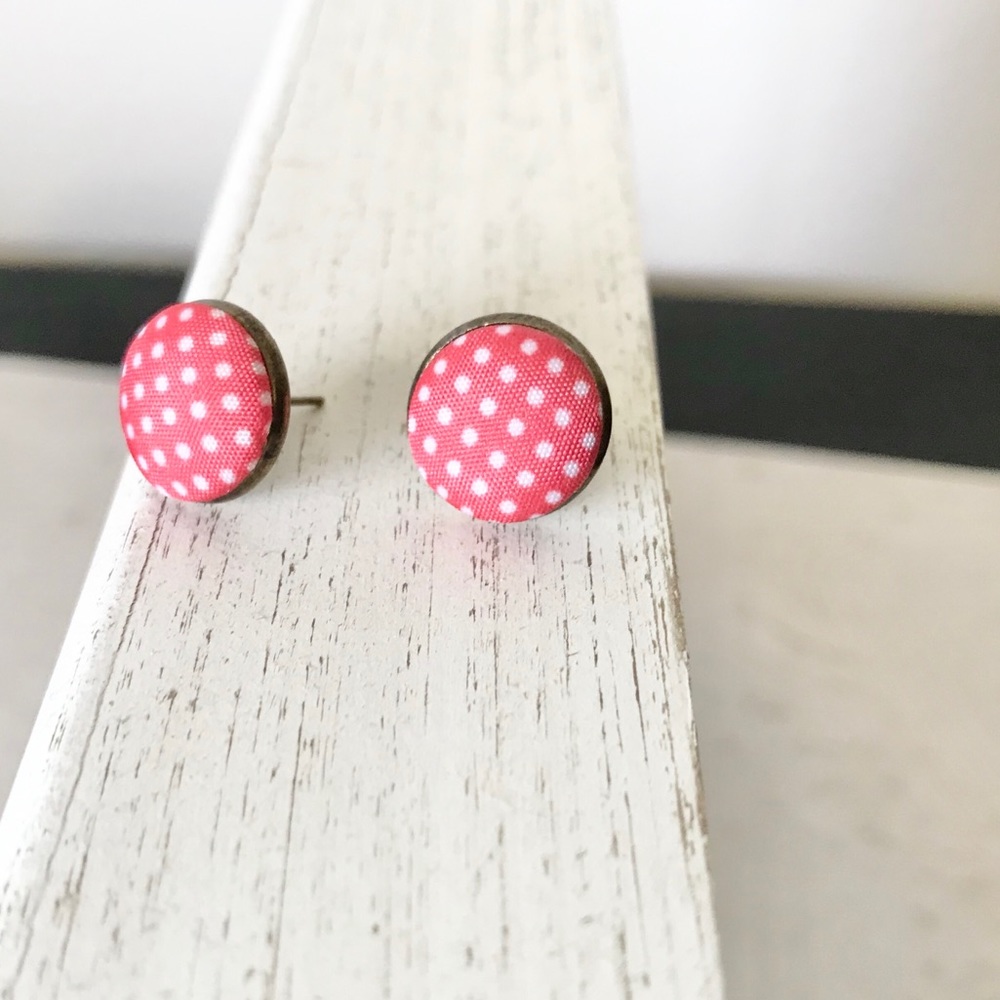 Polka dot earrings 3/15